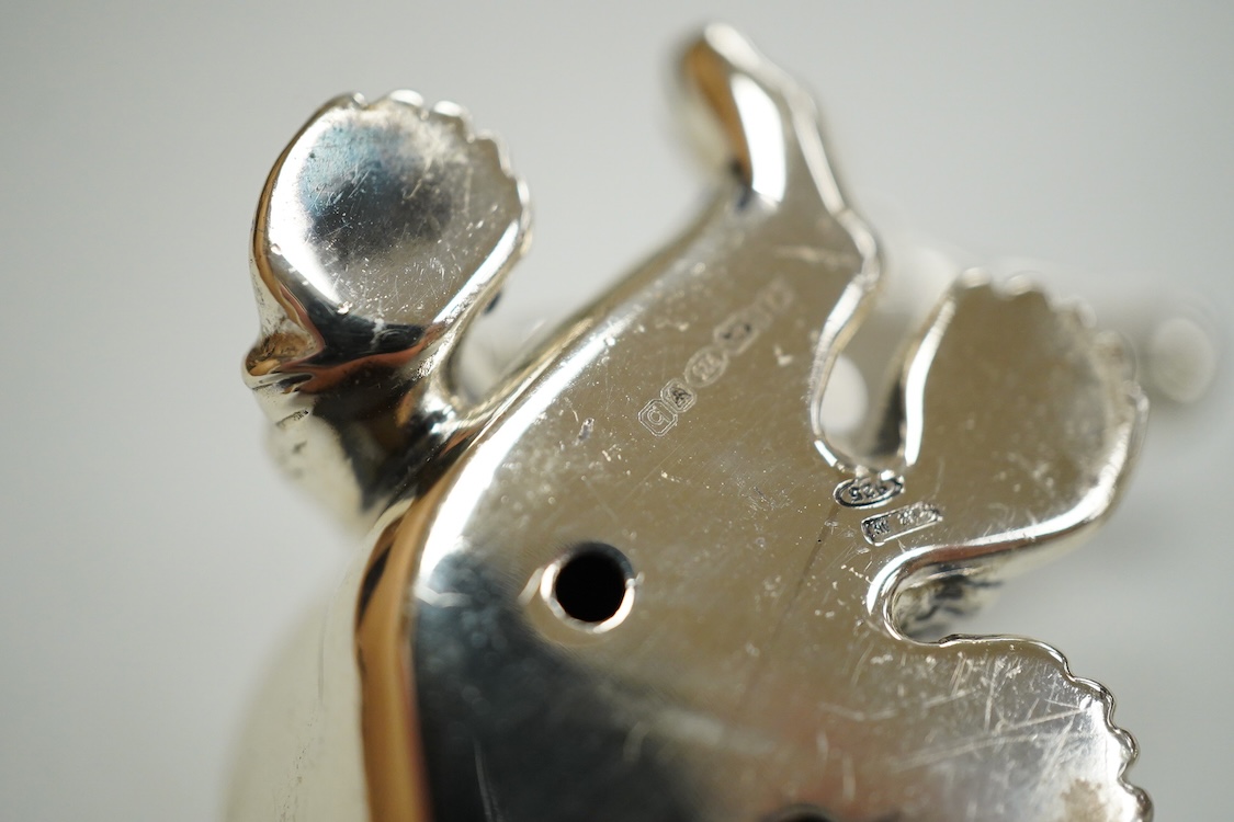 Two modern Italian silver miniature model polar bears, one seated, one en passant, both with British hallmarks for CJI, London, 2001, tallest 35mm.